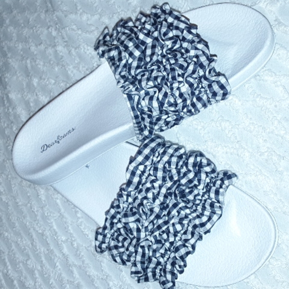 Dearfoams navy/ white check slides NWOT